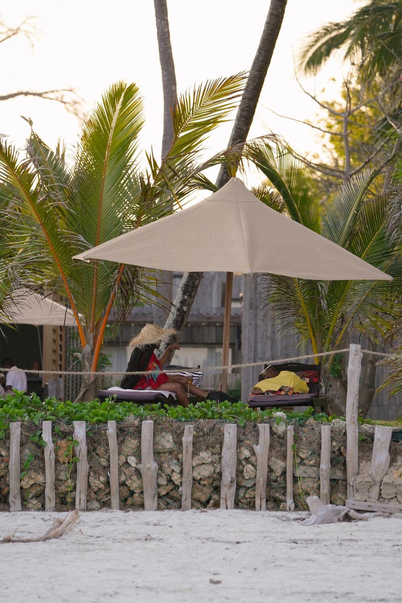 Lalagalu - Beachfront Ecocabins Diani Beach Zewnętrze zdjęcie